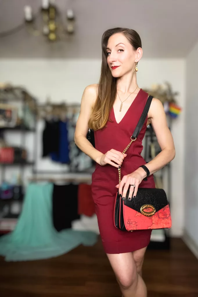 Bri embraces and shows off her inner nerd with an outfit inspired by her red, black, and gold Lord of the Rings "one ring" purse