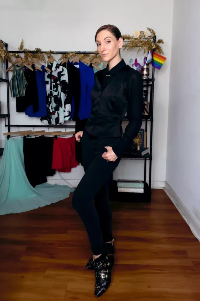 Bri shows off her LBDS (little black dress shirt) in an all black outfit that uses the Moda Method in it's creation process